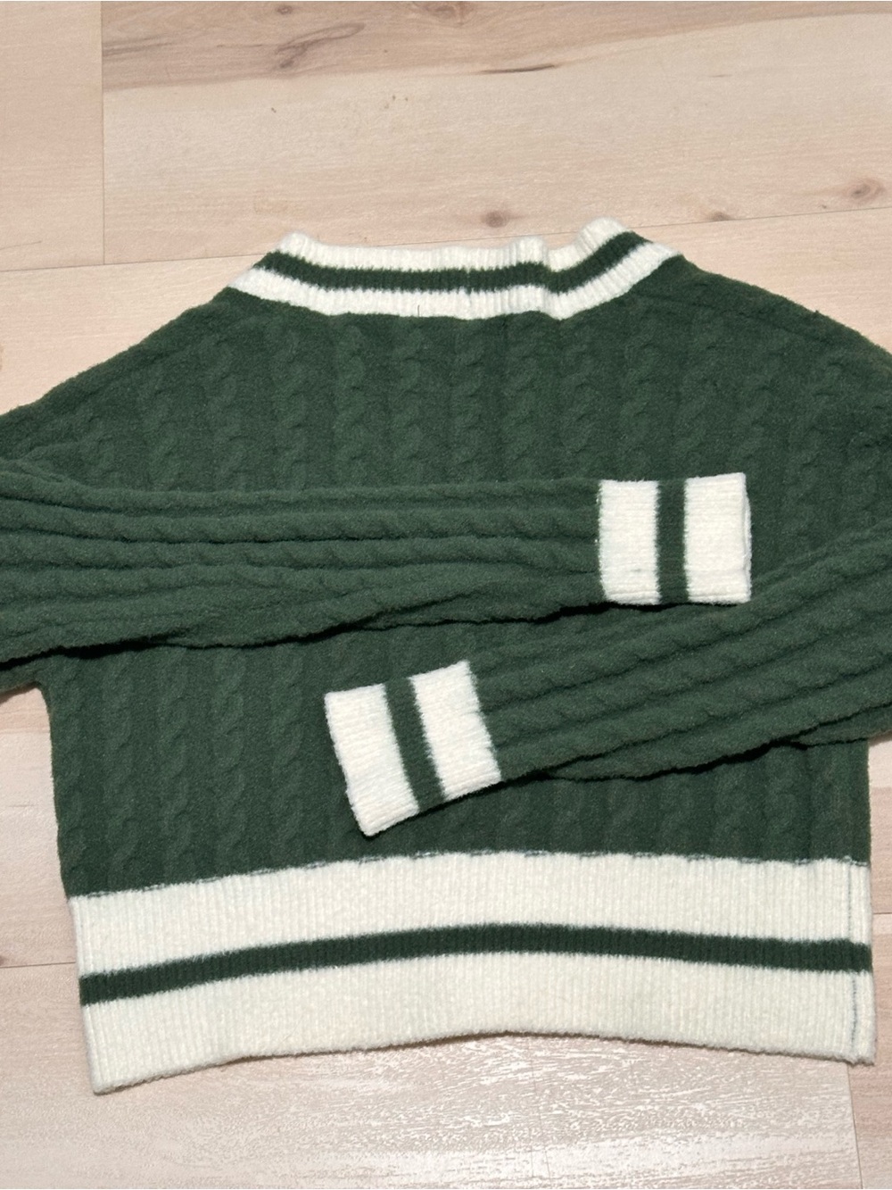 Threaded Leaf green cropped varsity-style cardigan M NWOT - Picture 5 of 11